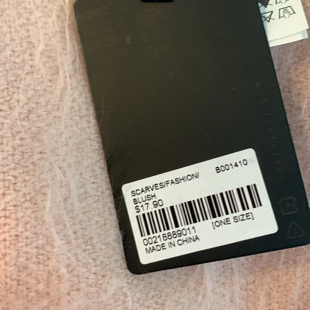 Soft pink blush fabric Forever 21 NWT extra large soft cozy one size fringy fun